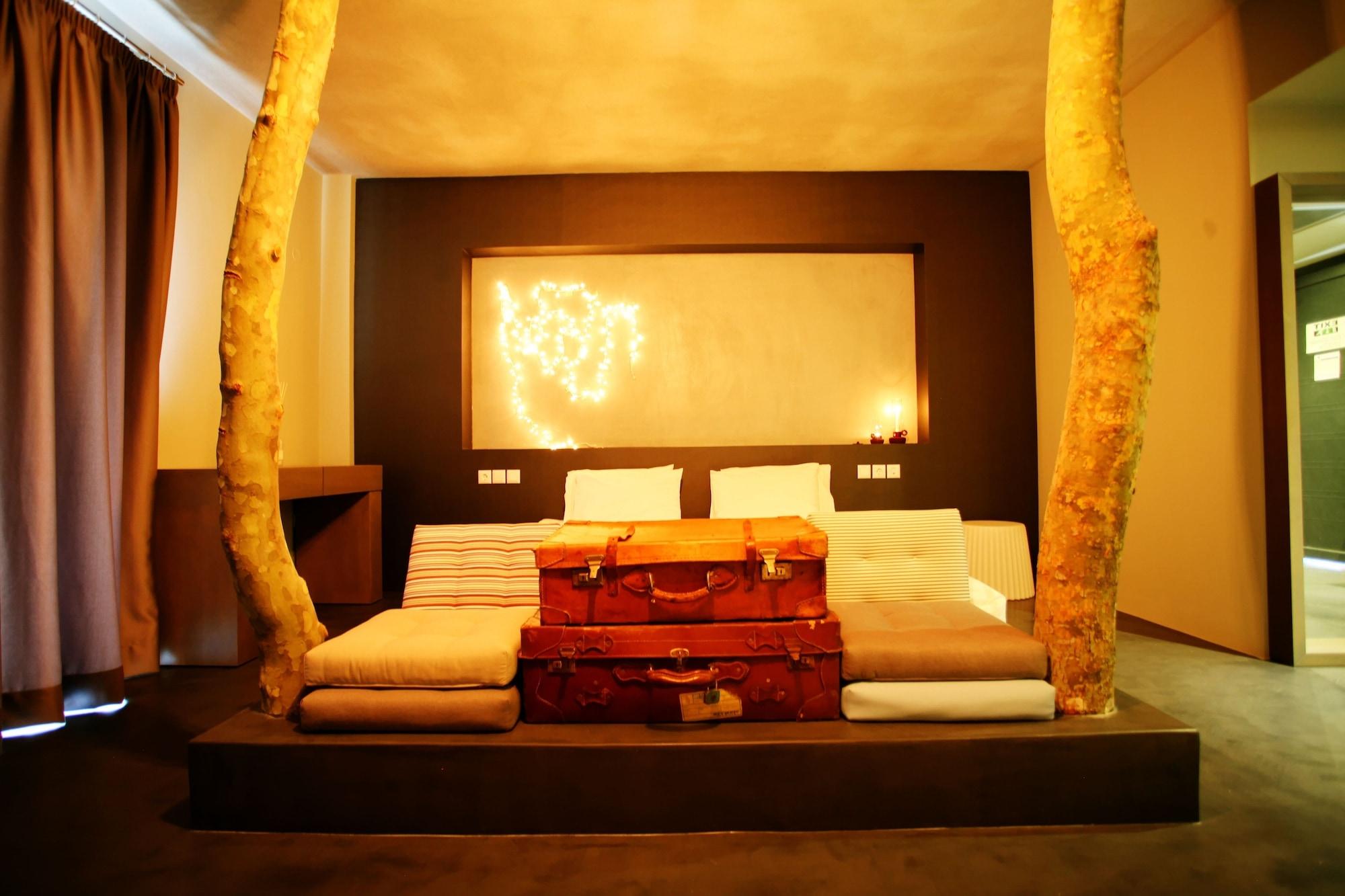 Oniropetra Boutique Hotel Karpenisi Exterior photo
